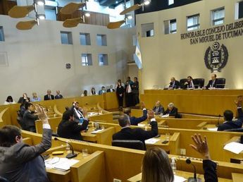El boleto urbano subirá a $1.700 tras una votación ajustada en el Concejo