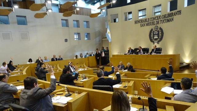 La sesión incluyó cuestionamientos por la situación de las empresas, los subsidios y la ausencia de un estudio de costos.