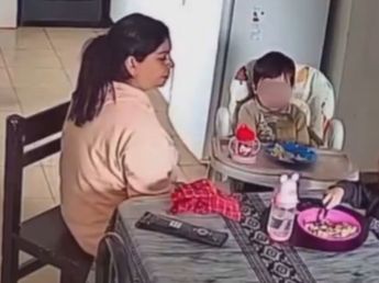 En Jesús María una mujer grabó a la niñera de sus hijos cuando los cuidaba y descubrió lo peor: "Fue horrible"