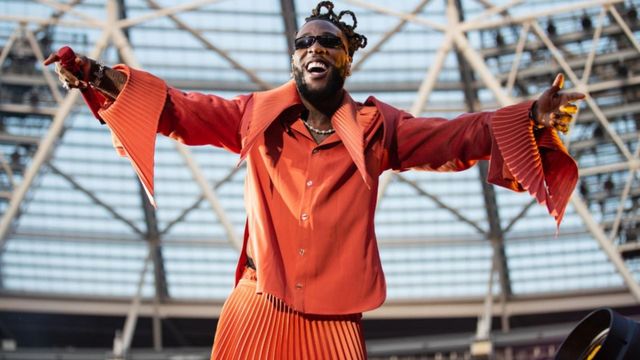 ¿Quién es Burna Boy? El cantante nigeriano que colaboró con Shakira en "Dai, Dai", la canción oficial del Mundial 2026