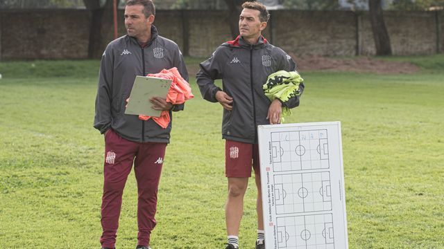El técnico dirigió los primeros movimientos del plantel en el predio de Yerba Buena.