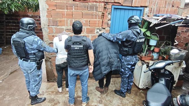 Desbarataron un narcobúnker en Puerto Iguazú: tres detenidos y más de 70 dosis de cocaína secuestradas.