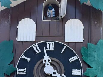 Clima mundialista en Carlos Paz: el Reloj Cucú ya luce la camiseta argentina