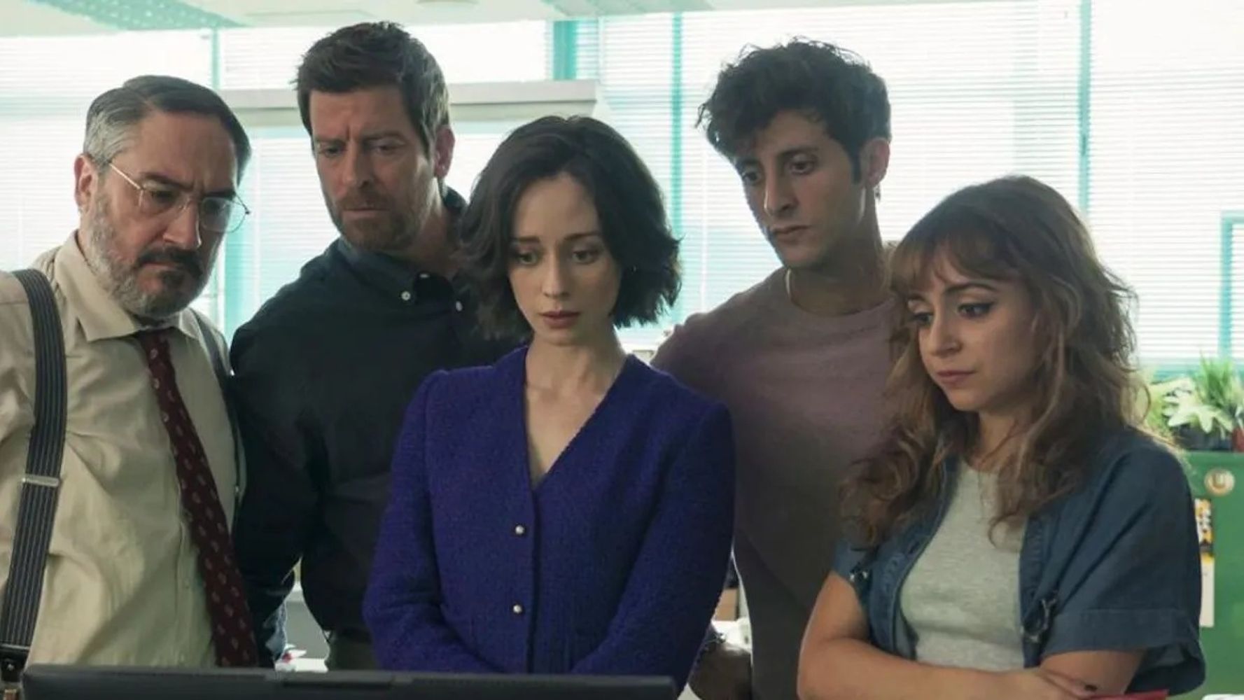 La serie española combina drama judicial con conflictos personales y momentos de comedia.