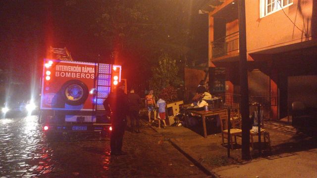 Voraz incendio provocó importantes daños en una vivienda de la chacra 193 de Posadas.