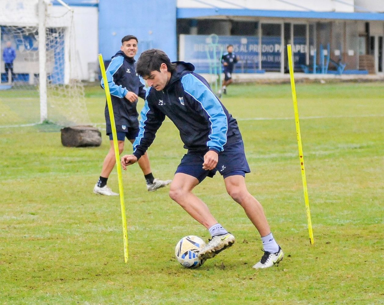El delantero Juan Franzoni debutó el fin de semana pasado y se expresó comprometido a “aportar al equipo en donde se me necesite”.
