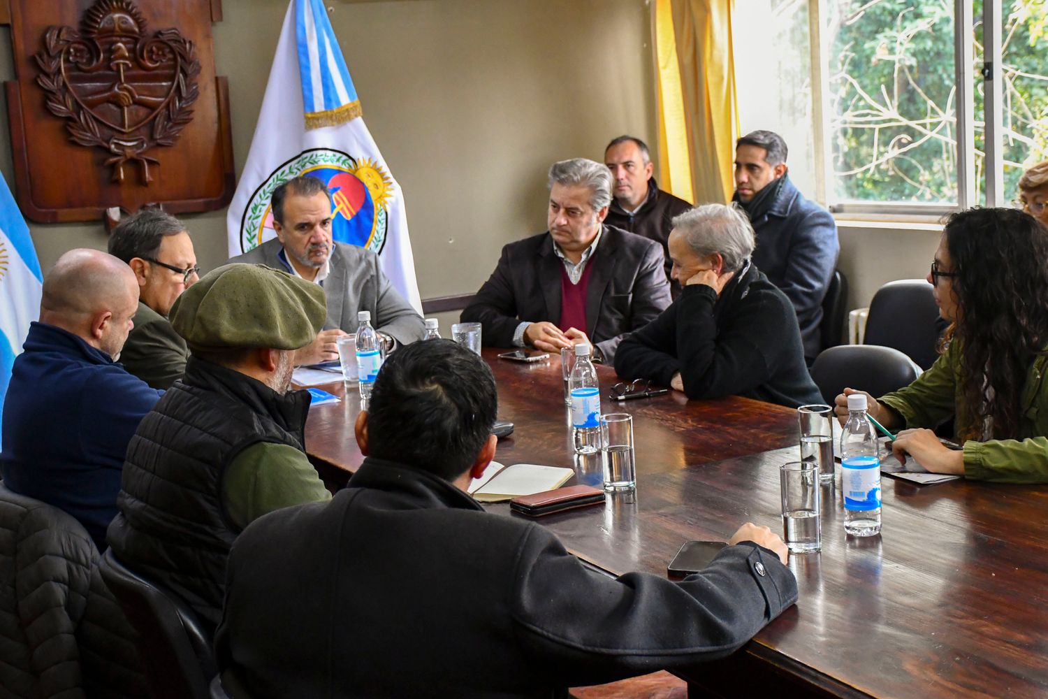 En presidente de la comisión de Desarrollo Local, Gustavo Martínez -en la cabecera de la mesa-, propuso "trabajar también con otras áreas, como la Cámara de Comercio y otras instituciones que tienen mucho para aportar desde lo técnico y desde el nivel empresarial".
