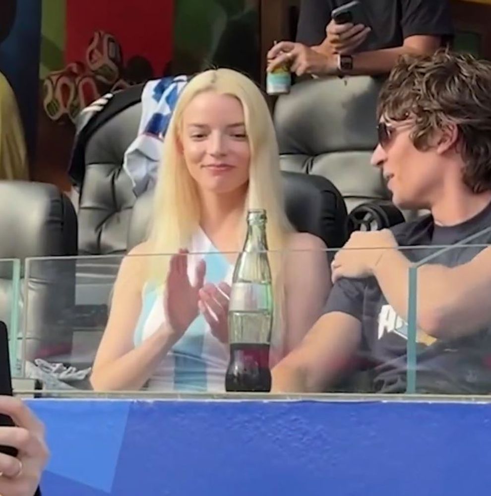 Anya Taylor-Joy enamoró a todos con la camiseta de Argentina en el partido de EEUU contra Paraguay