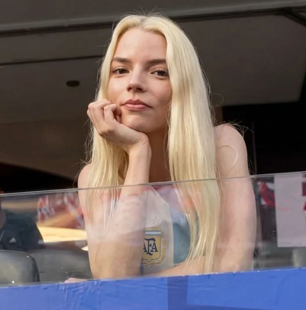 Anya Taylor-Joy enamoró a todos con la camiseta de Argentina en el partido de EEUU contra Paraguay