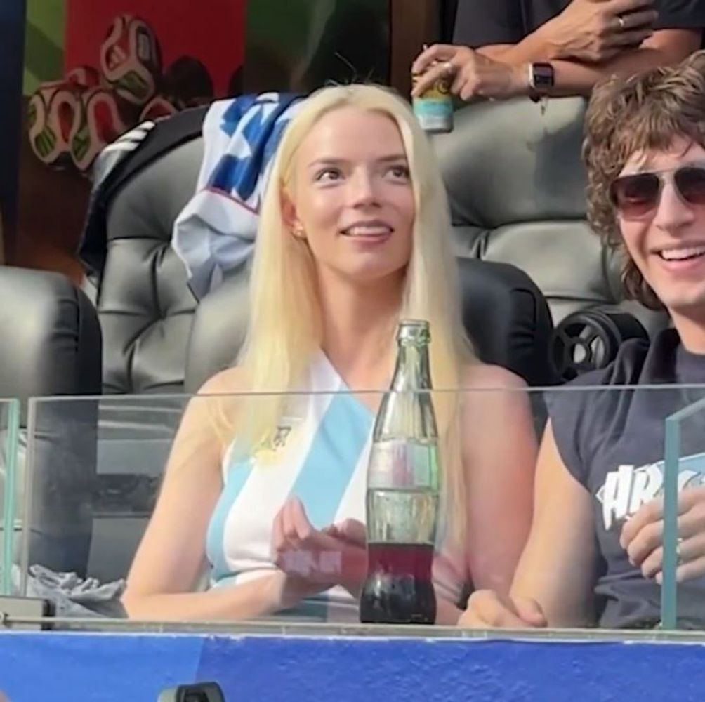 Anya Taylor-Joy enamoró a todos con la camiseta de Argentina en el partido de EEUU contra Paraguay