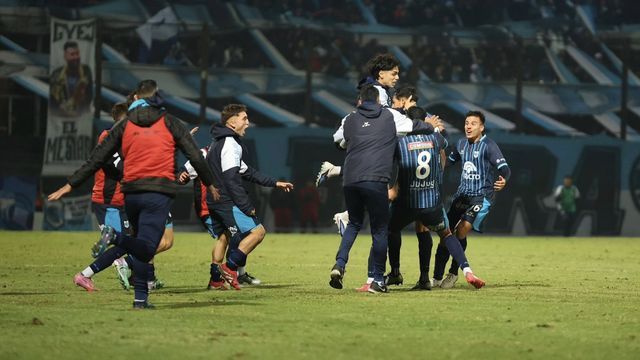 Con el triunfo, el equipo de Hernán Pellerano alcanzó los 30 puntos y quedó a tiro de Atlanta, con la posibilidad de igualar la cima cuando dispute el encuentro pendiente ante Nueva Chicago.