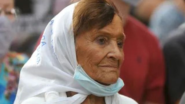 A los 95 años, falleció Taty Almeyda, referente histórica de Abuelas de Plaza de Mayo.