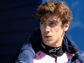 ¡Se le cayó un árbol! El insólito accidente que sufrió Franco Colapinto mientras daba una entrevista antes del GP de Gran Bretaña