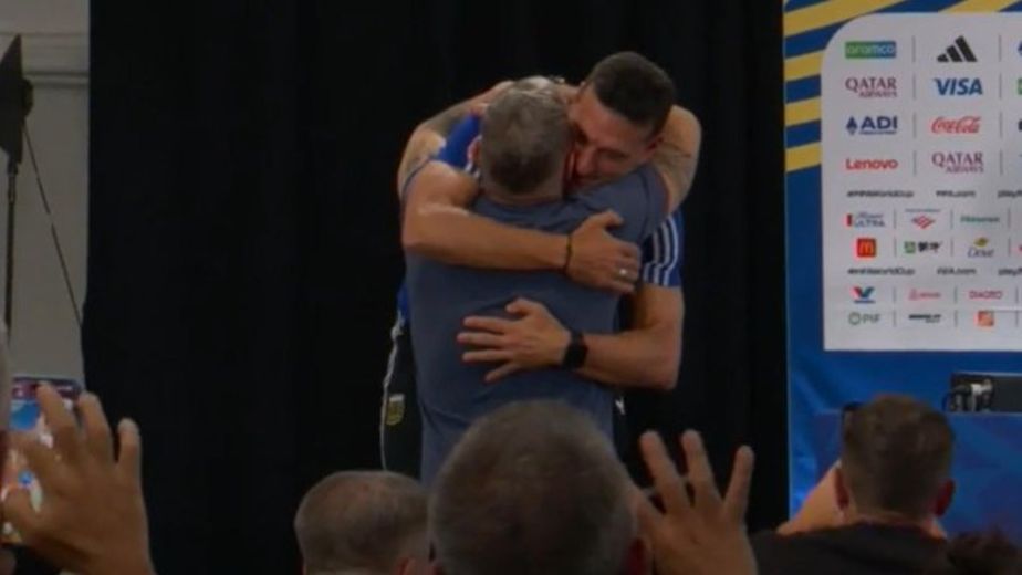 La emoción de Lionel Scaloni al encontrarse con Martín Palermo, previo al debut de la Selección