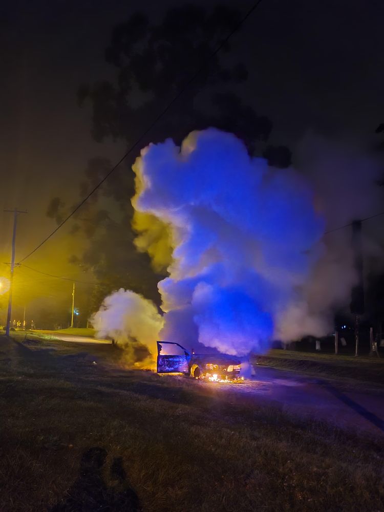 San Javier: un joven escapó a tiempo cuando su auto se incendió mientras circulaba.