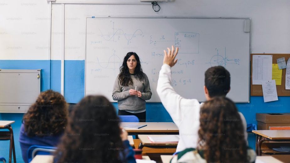 Cambio histórico en las escuelas: dejan de ser obligatorias dos materias clave en todo el país