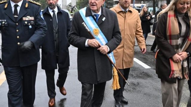 La ceremonia contó con la presencia de Osvaldo Jaldo, Fernando Juri y la intendenta de San Miguel de Tucumán, Rossana Chahla.