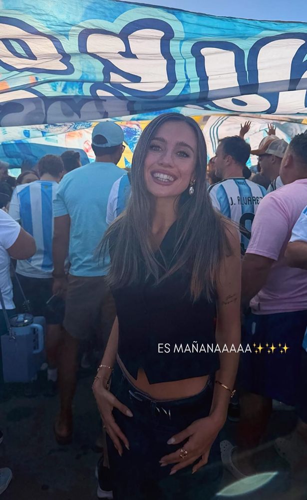 Minichaleco y tiro bajo: el look de Morena Beltrán en la previa del debut de Argentina en el Mundial 2026