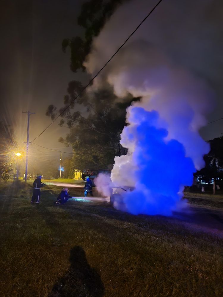 San Javier: un joven escapó a tiempo cuando su auto se incendió mientras circulaba.