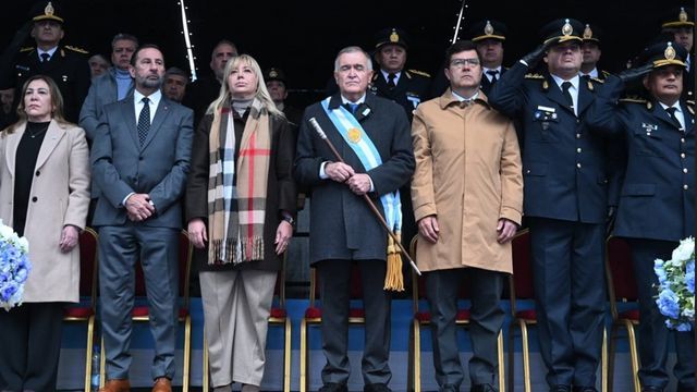 La ceremonia contó con la presencia de Osvaldo Jaldo, Fernando Juri y la intendenta de San Miguel de Tucumán, Rossana Chahla.