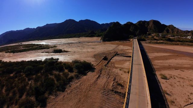 Las tareas incluyen reparación de infraestructura sobre la Ruta Provincial 46 y nueva carpeta asfáltica en sectores urbanos.