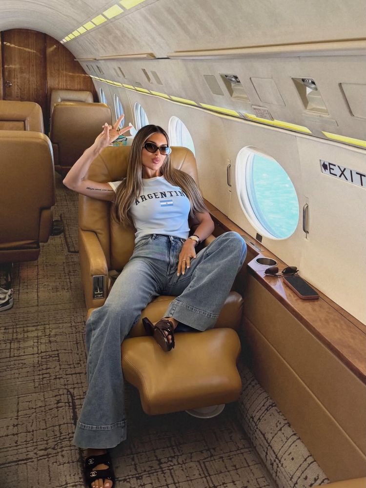 Agustina Gandolfo mostró su vuelo privado para ir a Kansas a ver a Lautaro Martínez