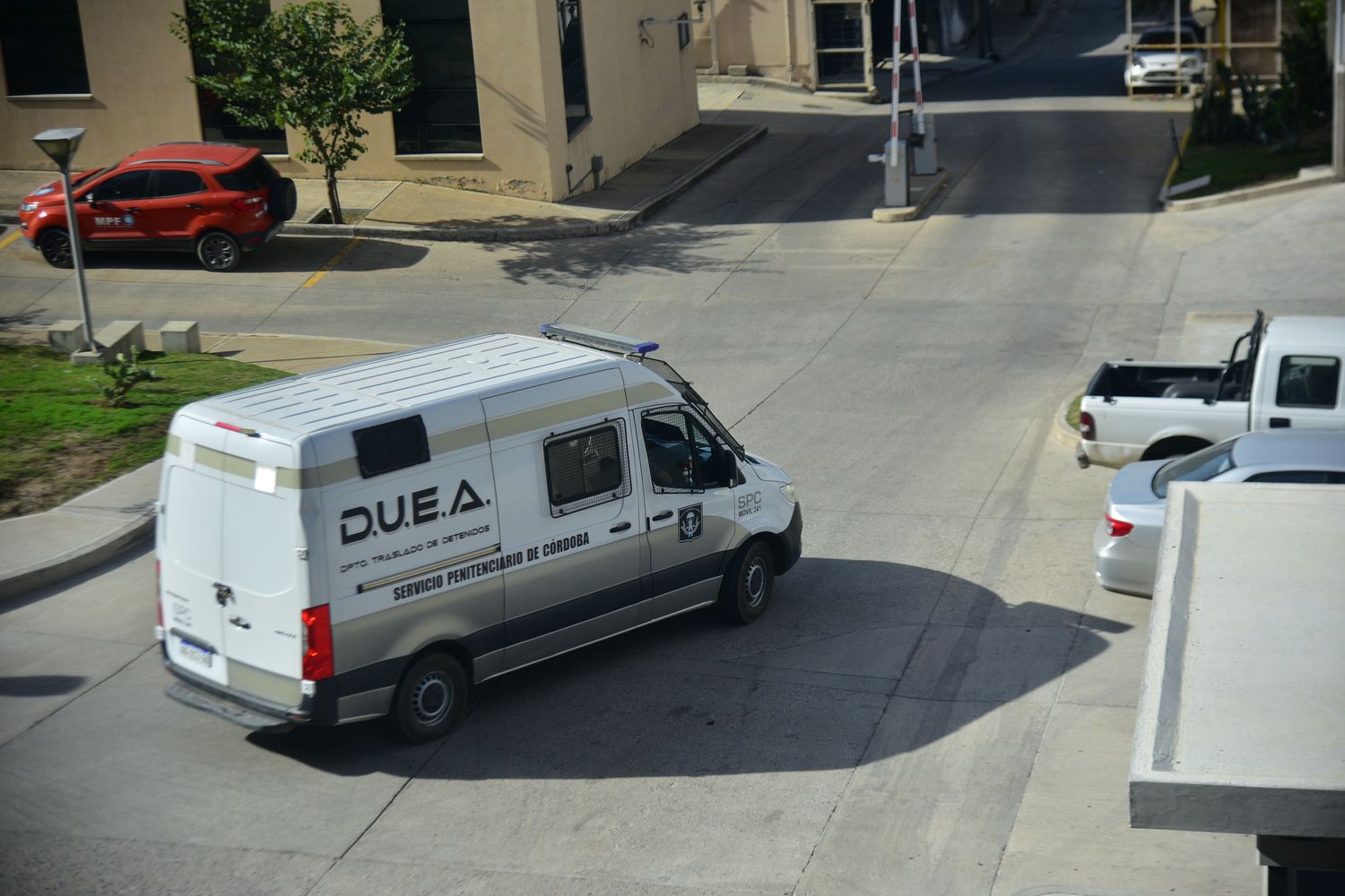Barrelier saliendo de Tribunales II.