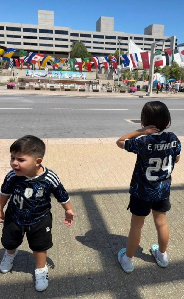 Benja y Oli: los hinchas número 1 de Enzo Fernández enternecieron a todos y causaron sensación en Instagram