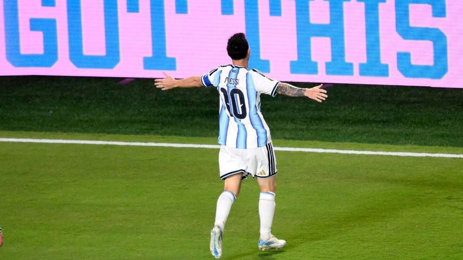 Messi, imparable, y la emoción tras el primer gol a Argelia en el Mundial: "Fue por algo ajeno al fútbol"