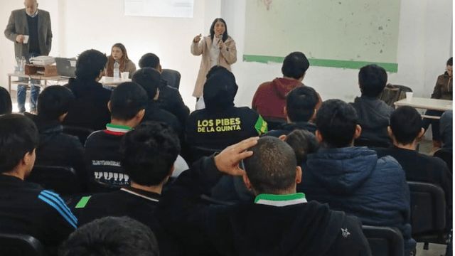 La actividad abordó herramientas para la búsqueda de empleo, armado de currículum y preparación para entrevistas.