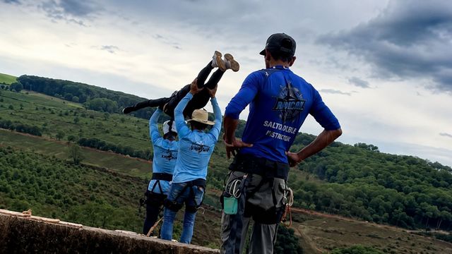 La impactante revelación del instructor que sacude el caso de la joven que cayó al vacío en Brasil.