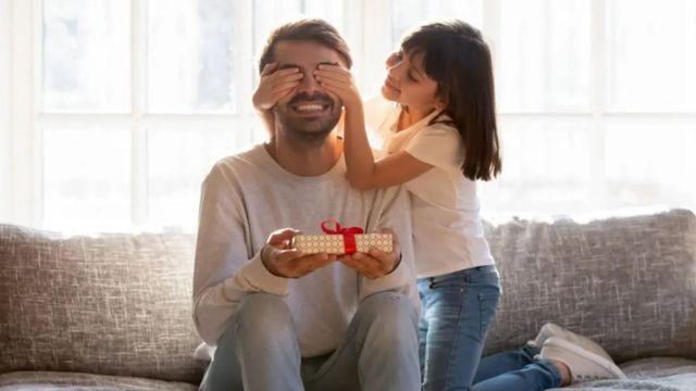 Qué regalar en el Día del Padre 2026: precios de vinos, cafeteras y chocolates para sorprender a papá