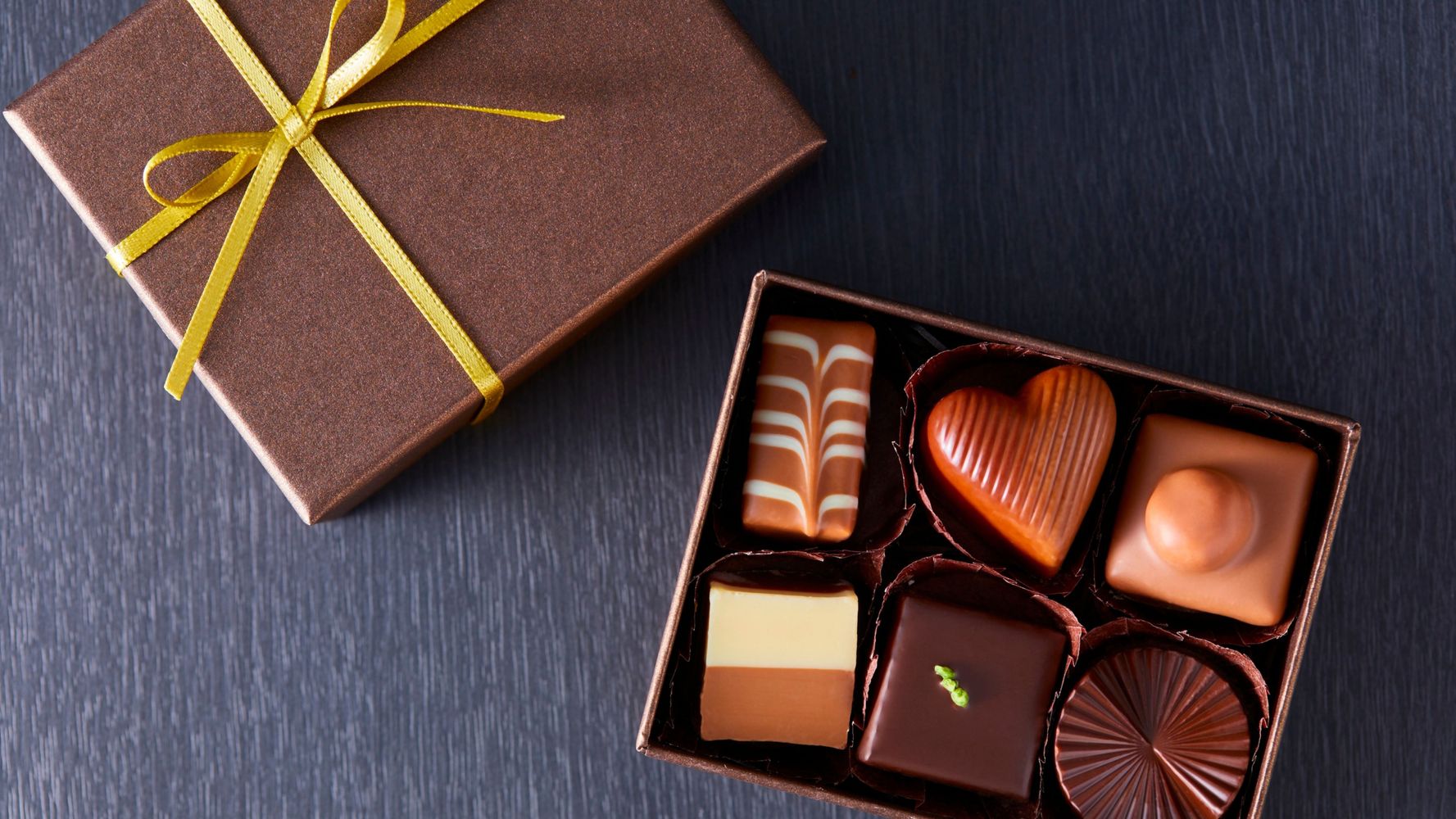 Regalar chocolates puede ser una buena opción.