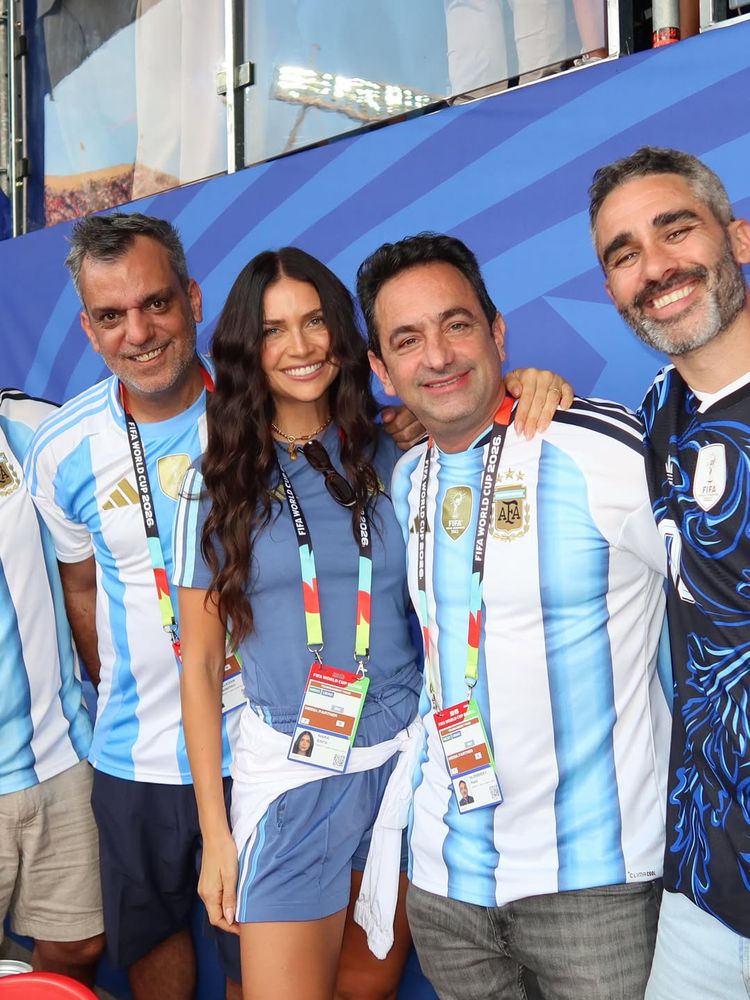 ¿Argentina o Uruguay? El llamativo look celeste que lució Zaira Nara en el Mundial 2026