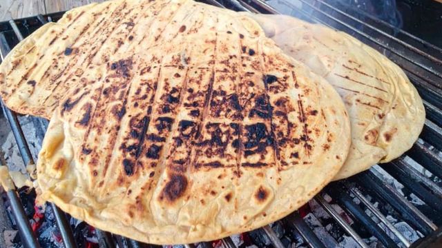 El paso a paso para hacer las tortillas santiagueñas.