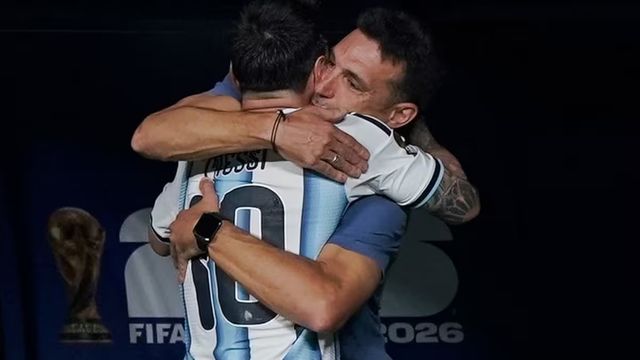 La reacción de Scaloni cuando salió Messi ante Argelia