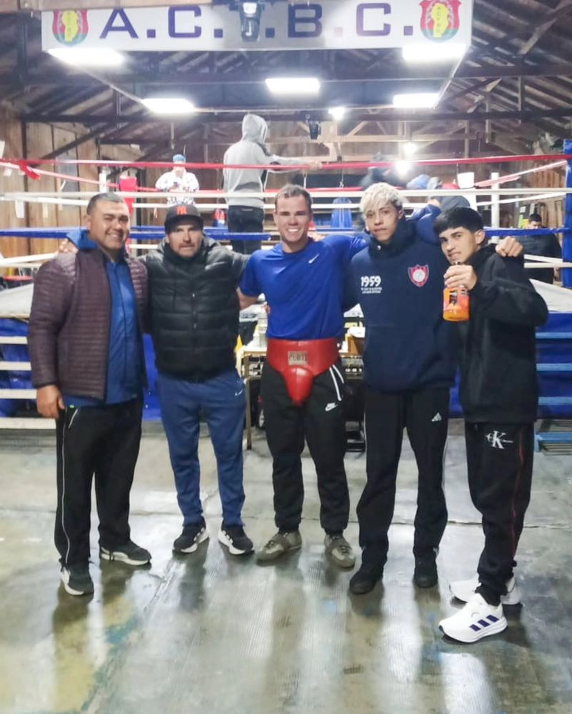 Victoria del boxeador de Radamés Rivadeneyra en la categoría de 64 kg.