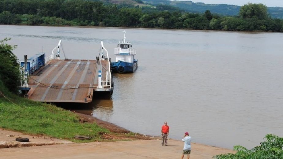 Amplían la capacidad de la balsa entre Alba Posse y Porto Mauá para reducir las demoras en el cruce fronterizo