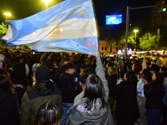 El gesto de un hincha durante los festejos de Argentina que indignó en el centro de Córdoba