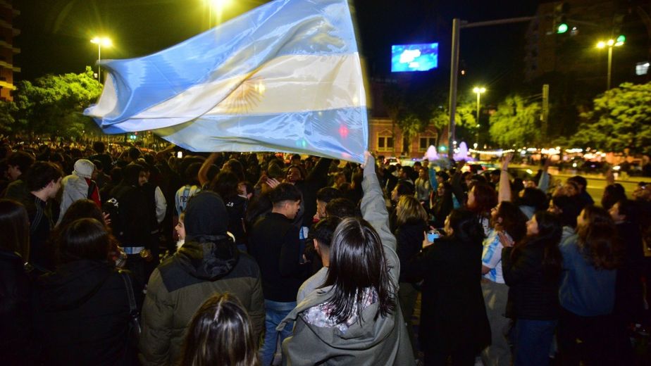 El gesto de un hincha durante los festejos de Argentina que indignó en el centro de Córdoba