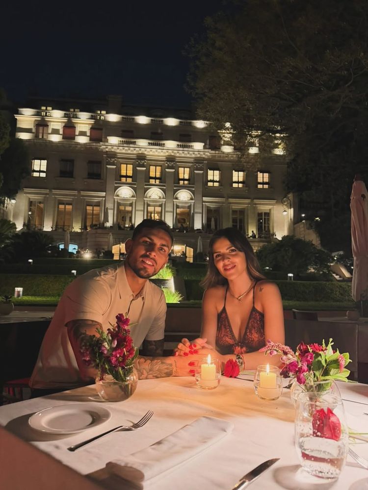 Leandro Paredes y su esposa Camila Galante