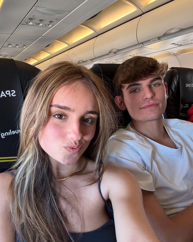 Nico Paz y su novia