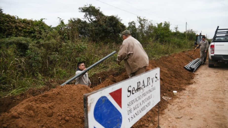 Instalan casi 3.000 metros de cañerías para abastecer de agua a Lolita Sur