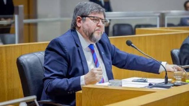 El concejal cuestionó que la suba avance sin respuestas sobre las condiciones del servicio.