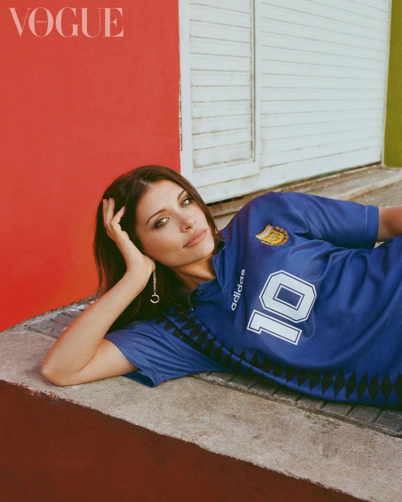 Modo Mundial: Eva de Dominici arrasó en Instagram con la camiseta azul alternativa de Maradona