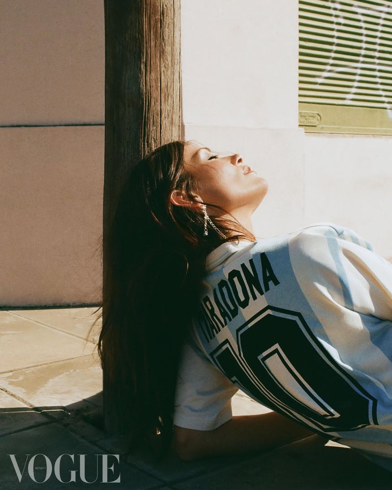 Modo Mundial: Eva de Dominici arrasó en Instagram con la camiseta azul alternativa de Maradona