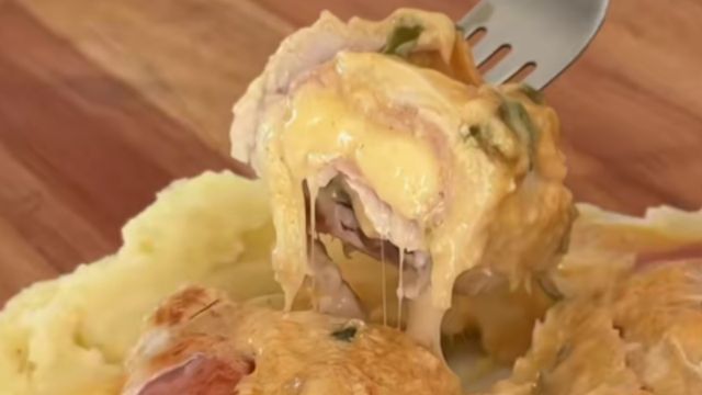 Cómo hacer pechugas rellenas con puré en casa.