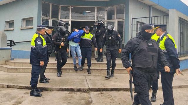 El operativo se realizó desde la Seccional Décima y contó con la intervención de distintas áreas policiales y penitenciarias.