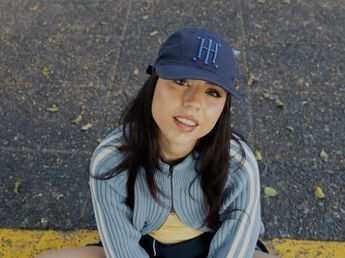 Pasión mundialista: Cami Mayan arrasó en Instagram con la camiseta retro de la selección argentina