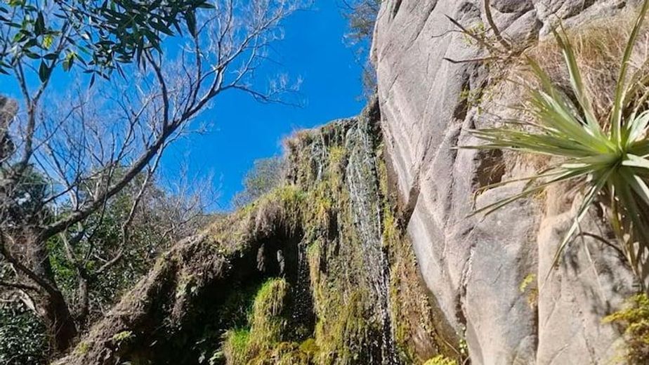Cascada Los Quebrachitos, una escapada serrana para descubrir desde el Pan de Azúcar